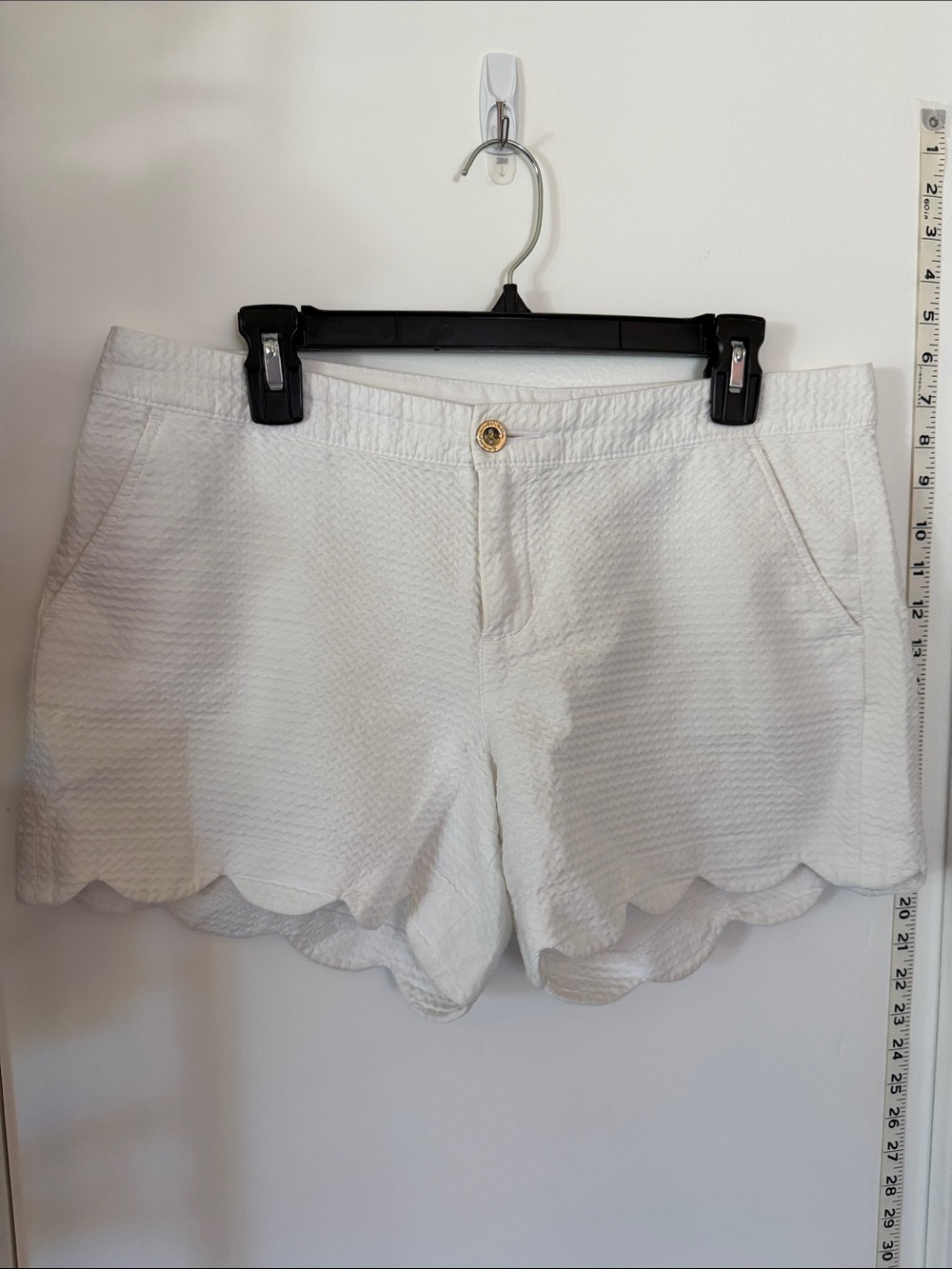 Lilly Pulitzer White Scallop-Hem High-Waist Shorts
